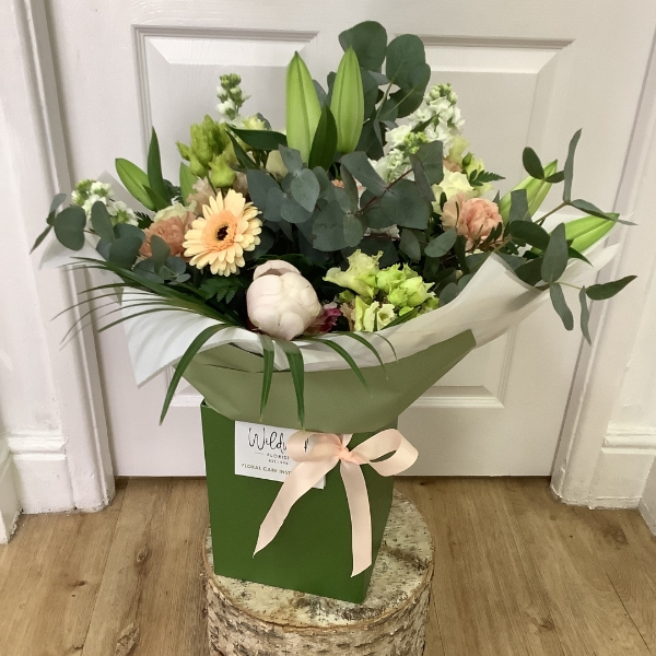 Peaches and Cream Aqua Bouquet
