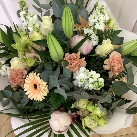 Peaches and Cream Aqua Bouquet