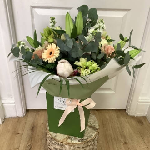 Peaches and Cream Aqua Bouquet